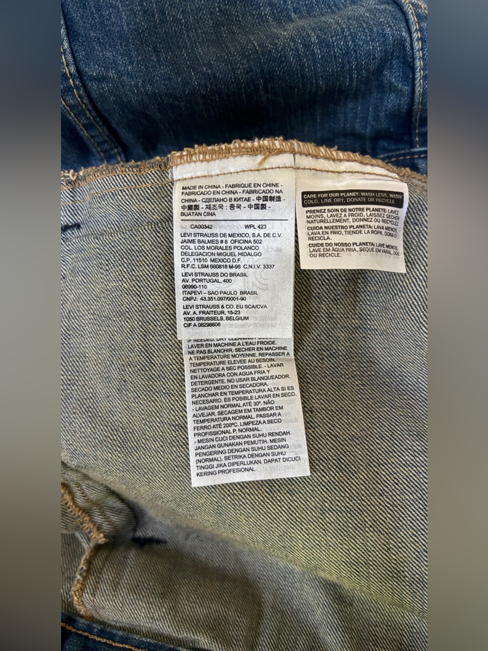 Levi’s Men’s Denim Jacket XL Blue Trucker Button Front Faded Wash Jean Jacket - Picture 9 of 10